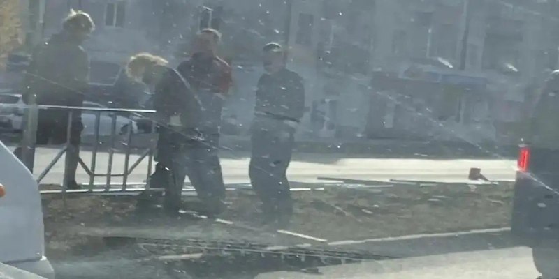 Иллюстрация к новости: В Брянске возвращают ограждение на проспекте Станке Димитрова
